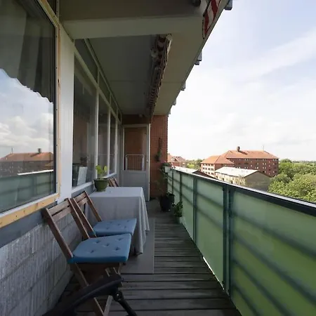 Beautiful Sunset From 7th Floor! 2bedrooms/balcony/free Parking And Bikes Apartment